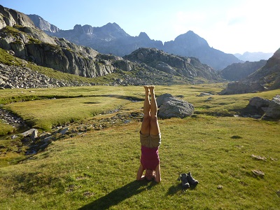 Sirsasana dans le Parc National d'Ayguestortes